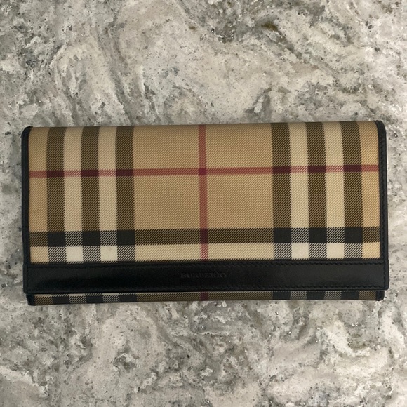 Burberry Handbags - Burberry Nova Check wallet. *Final reduction!